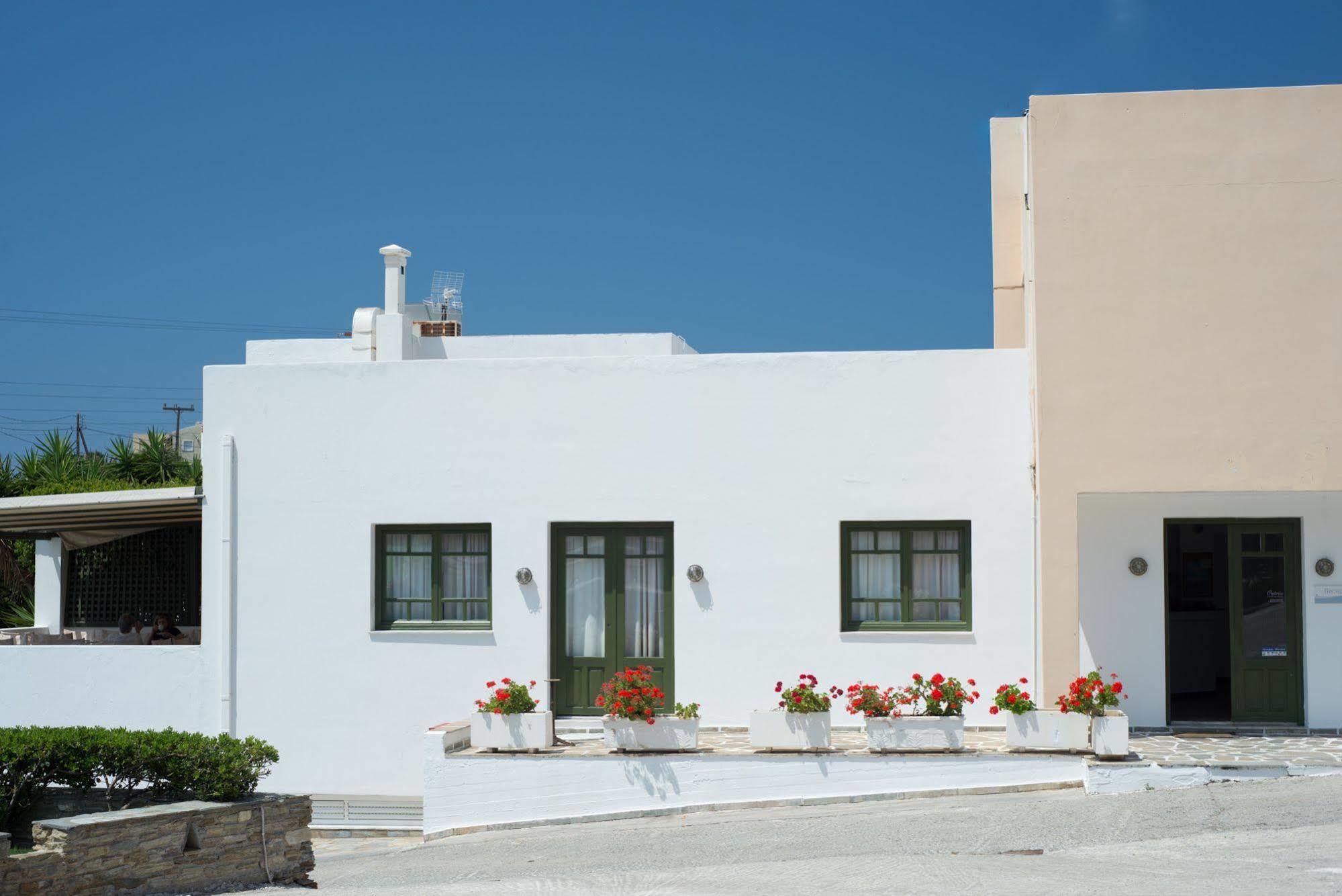 Ostria Hotel & Apartments Gavrio Exterior photo
