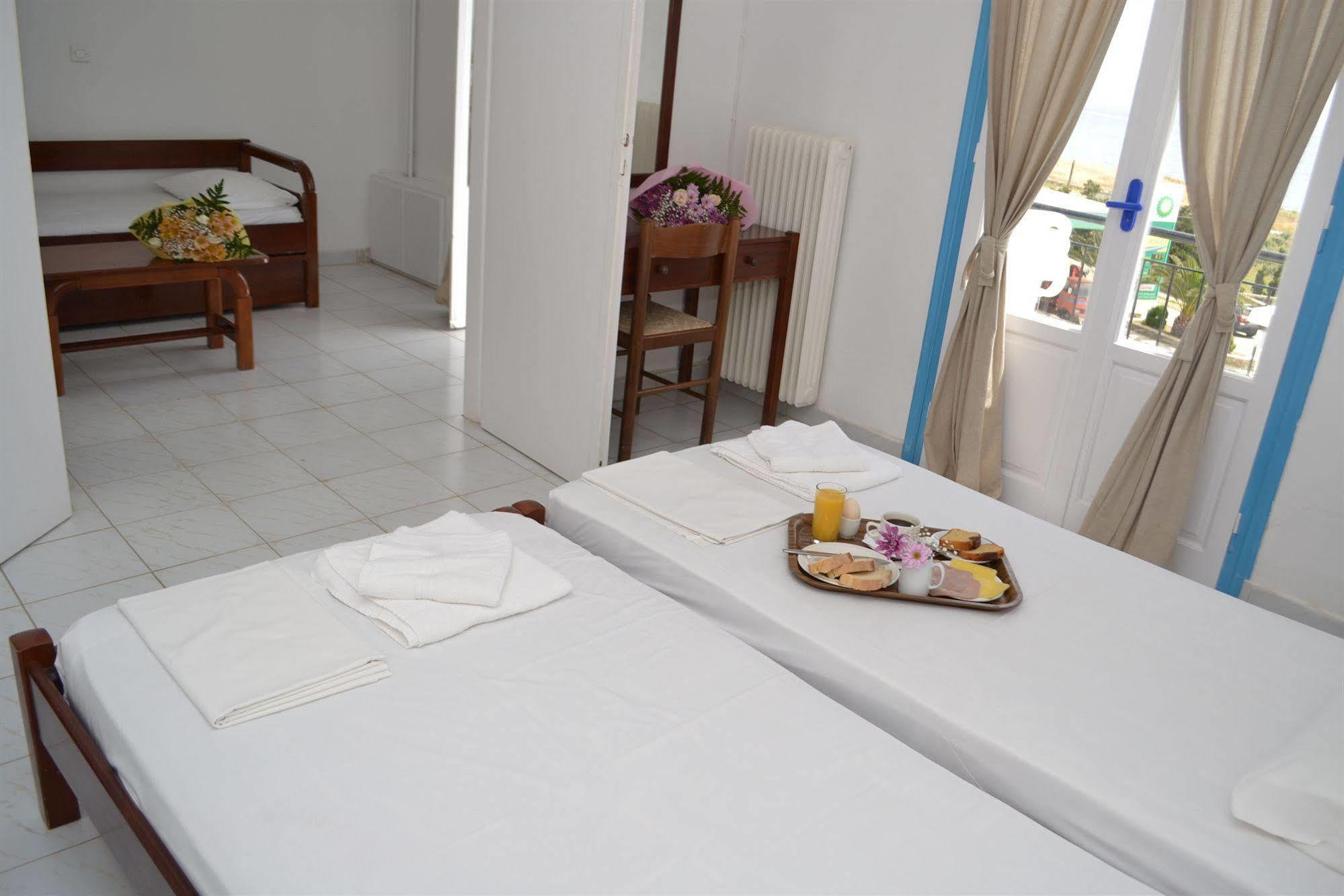 Ostria Hotel & Apartments Gavrio Exterior photo